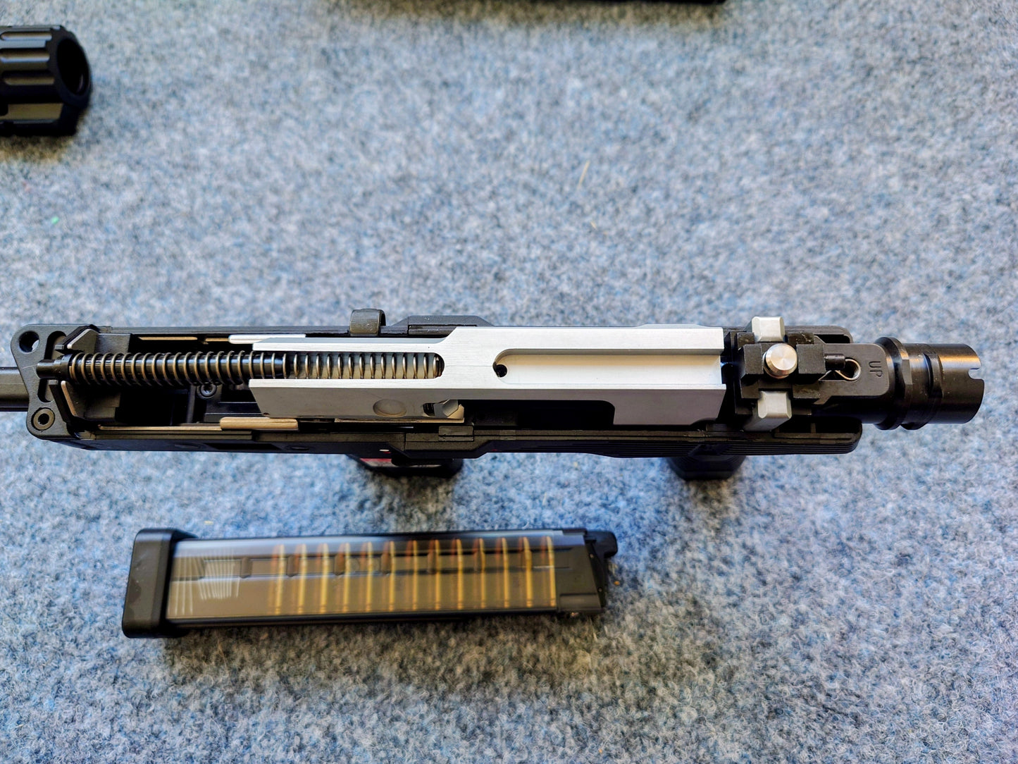 MARUYAMA MP9DX GBB SMG med QD-ljuddämpare – Gas Blowback Airsoft | MP9 Style 2x Magasin