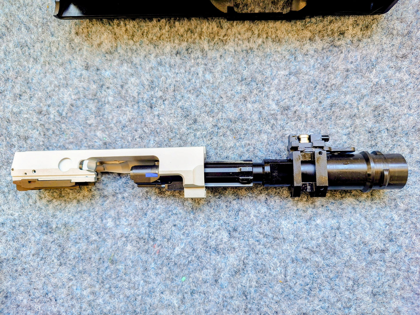 MARUYAMA MP9DX GBB SMG med QD-ljuddämpare – Gas Blowback Airsoft | MP9 Style 2x Magasin