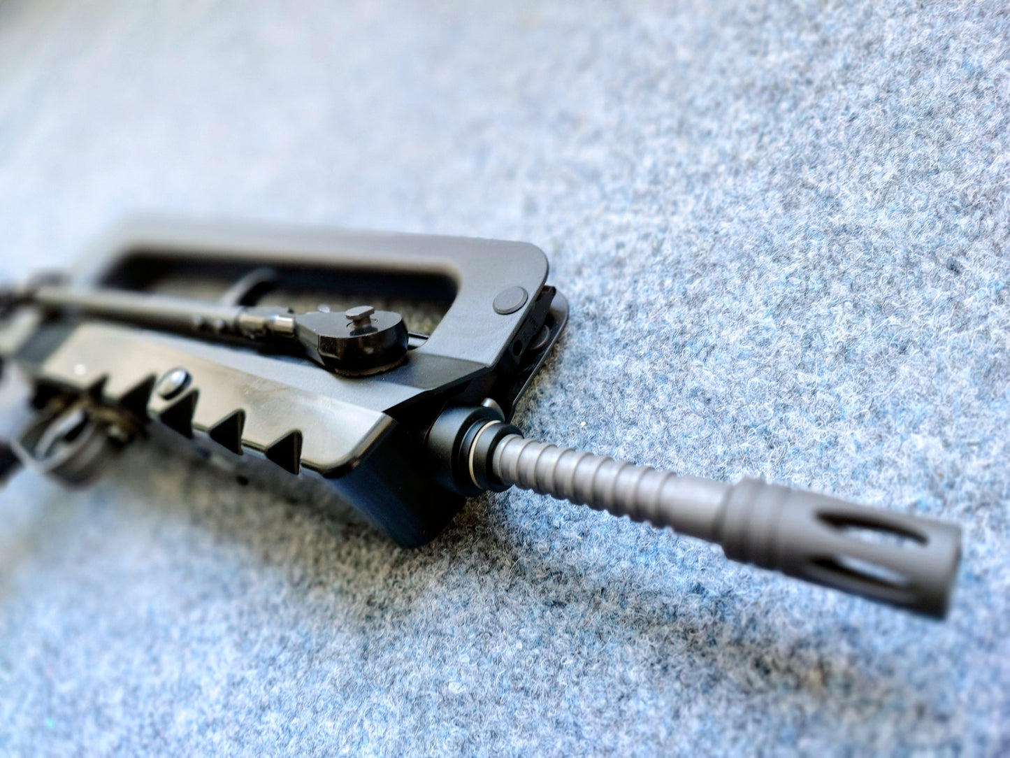 GUNPOINT/NORTHEAST - FAMAS F1 AIRSOFT GBBR x2 Magasin