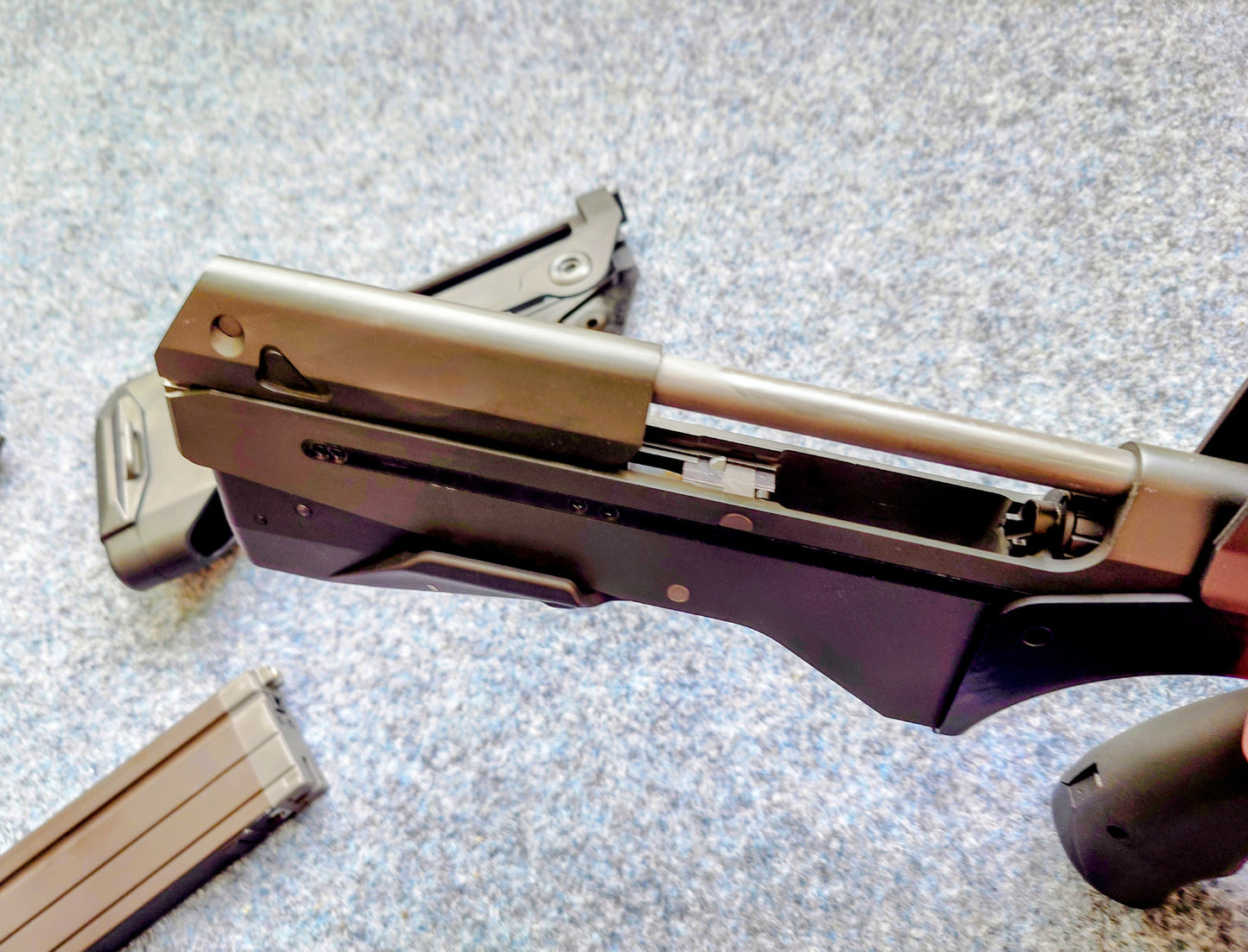 GUNPOINT/NORTHEAST - FAMAS F1 AIRSOFT GBBR x2 Magasin