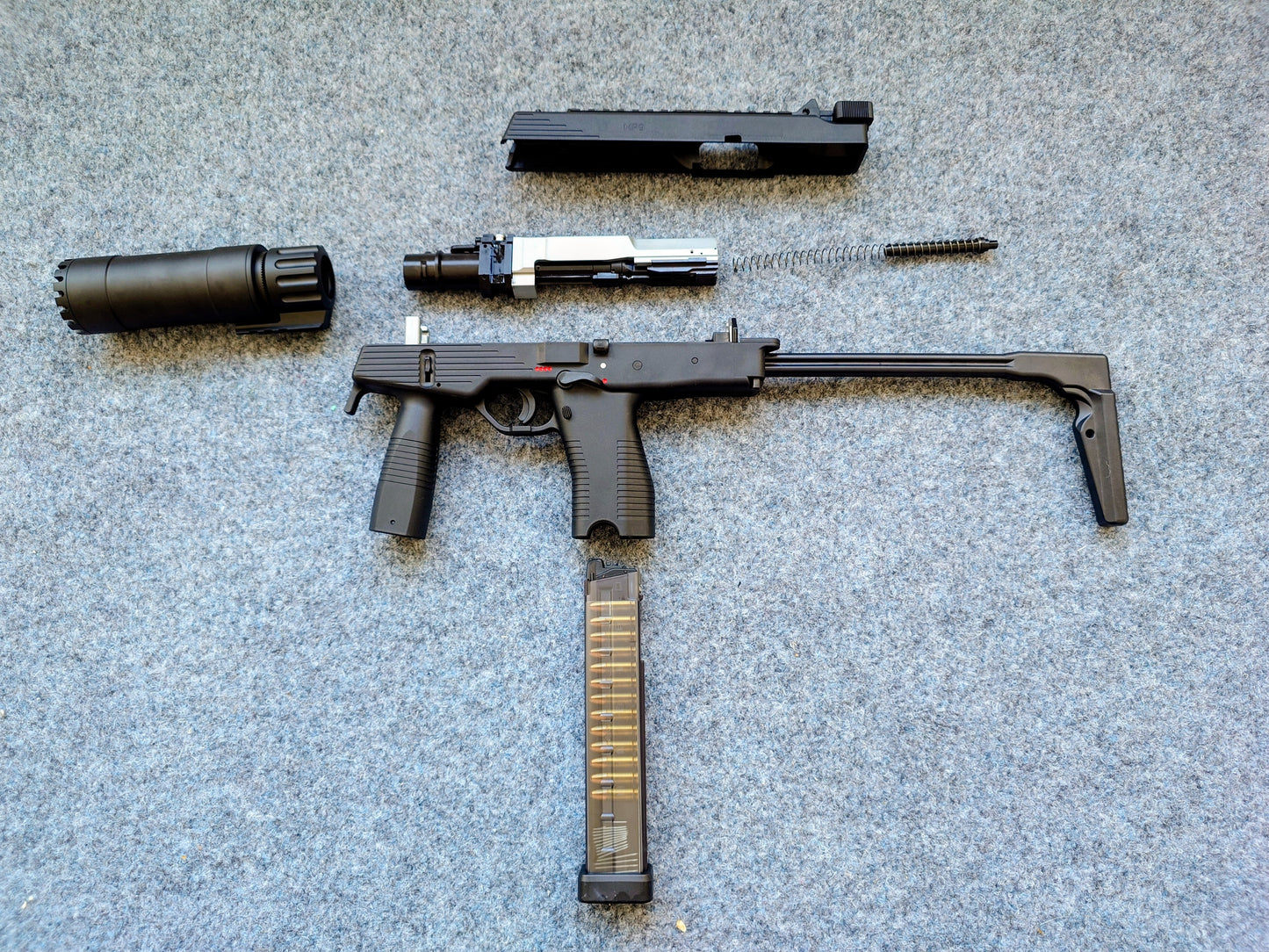 MARUYAMA MP9DX GBB SMG med QD-ljuddämpare – Gas Blowback Airsoft | MP9 Style 2x Magasin